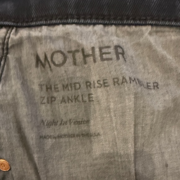 MOTHER Women's Mid Rise Rambler, zip ankle. Colour: Night in Venice. - Picture 5 of 9